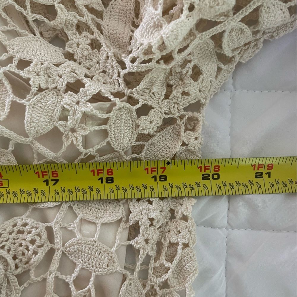 Lim’s Hand Crotchet Lace Cream Top - Picture 4 of 5